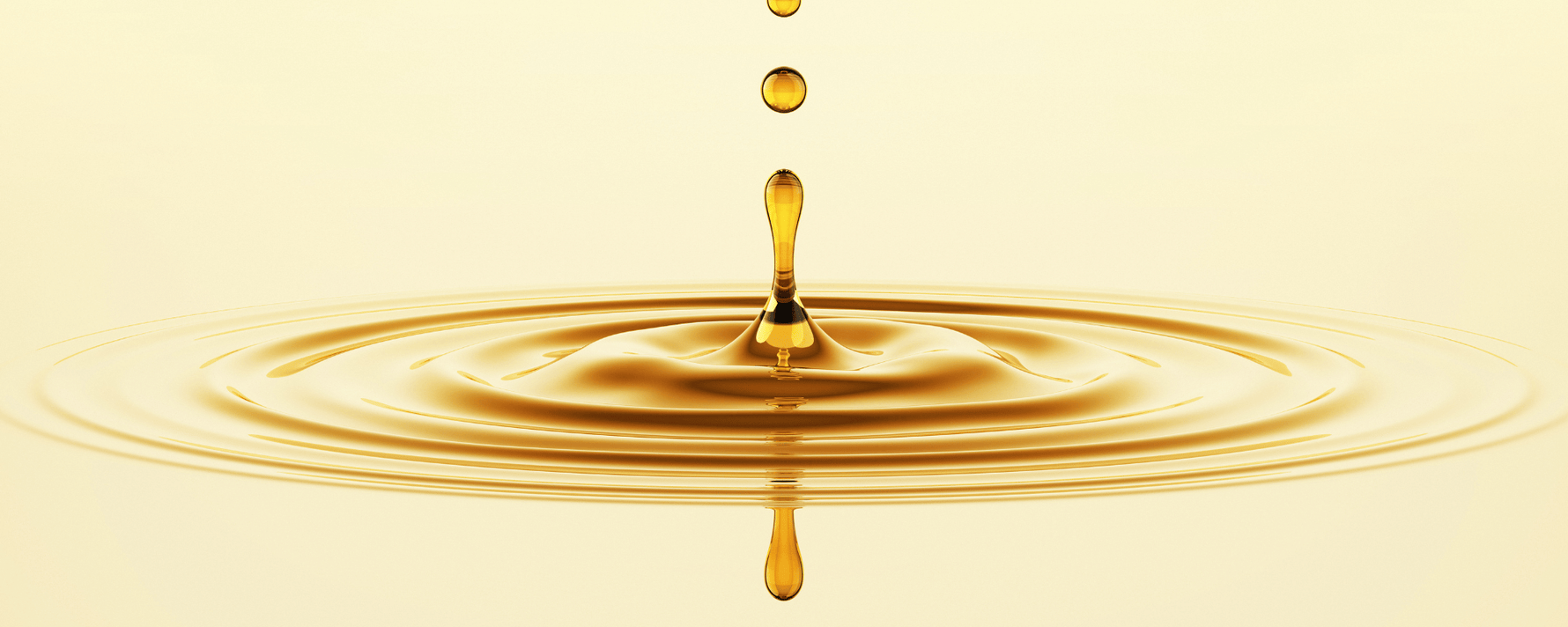 DHA & DPA: Tropfen der in eine Flüssigkeit fällt, erinnert von der Farbe her an Öl